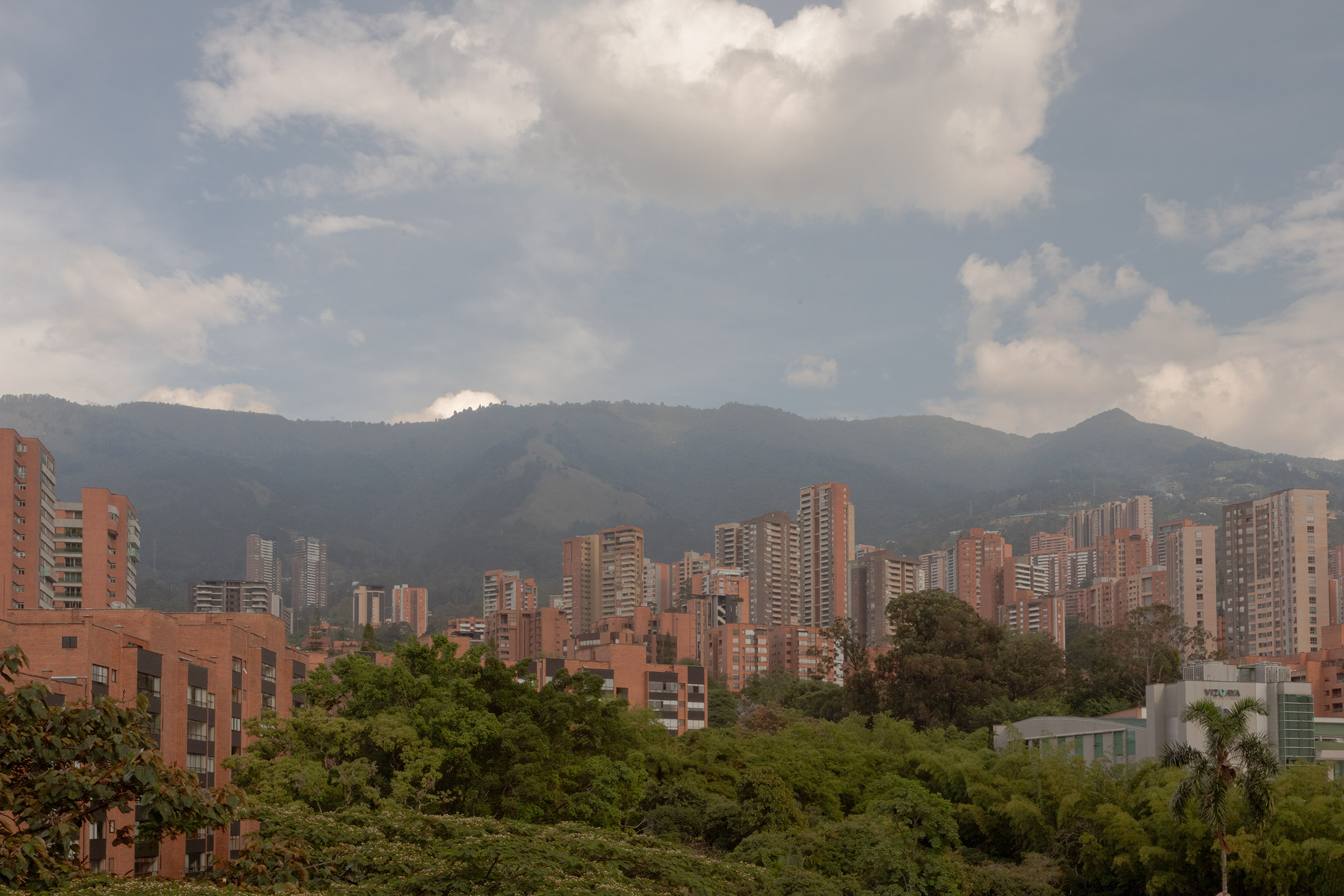 G 01 Wake Medellin Colombia (1)