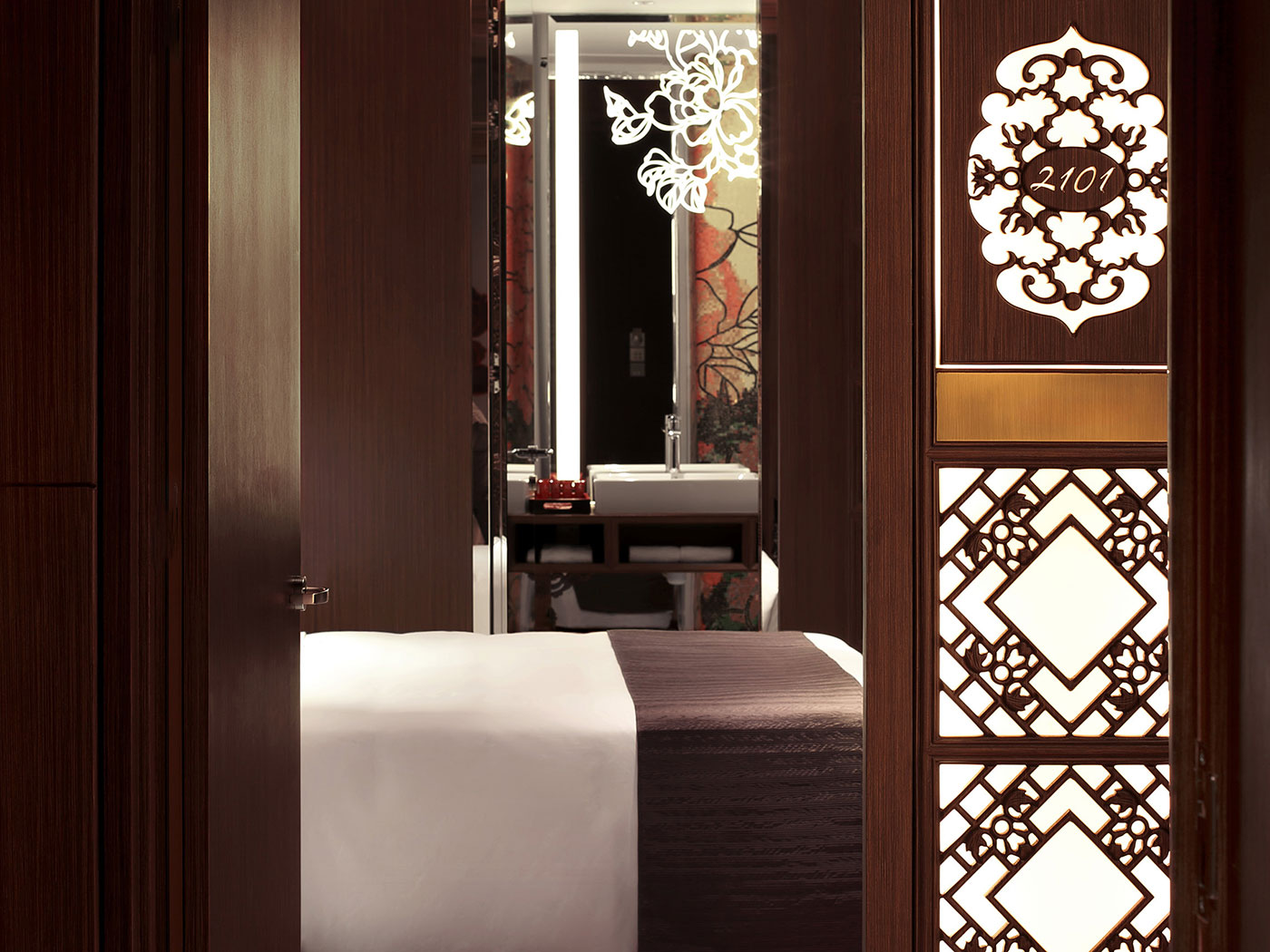 Mira Moon New Moon Queen R 02