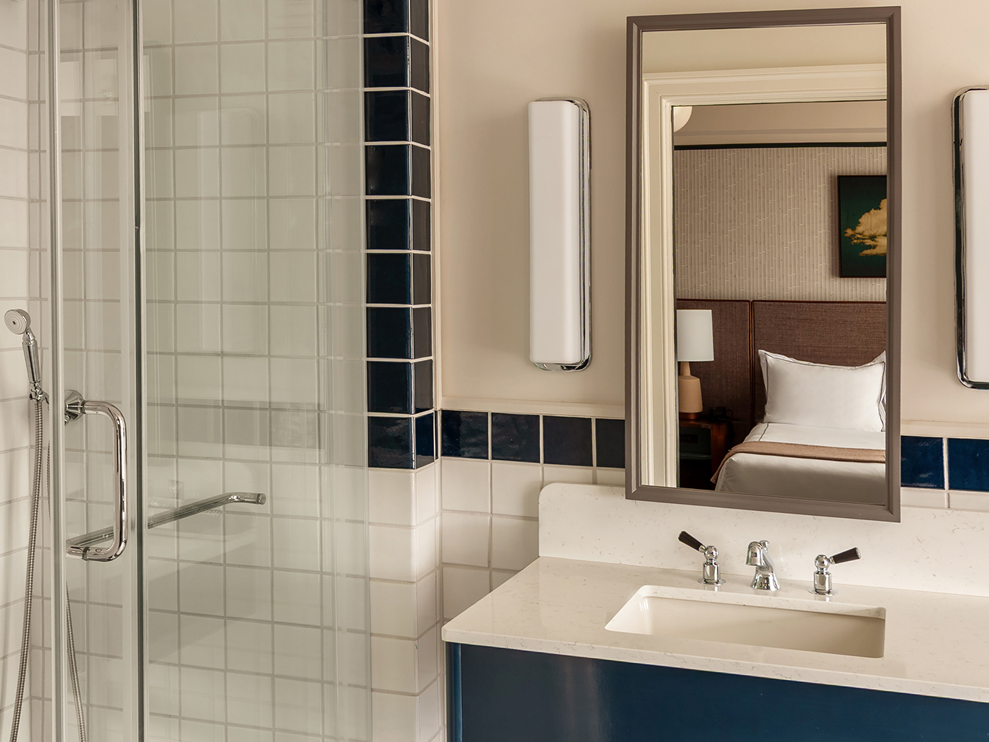 The Flat Iron Hotel Double Queen R 04