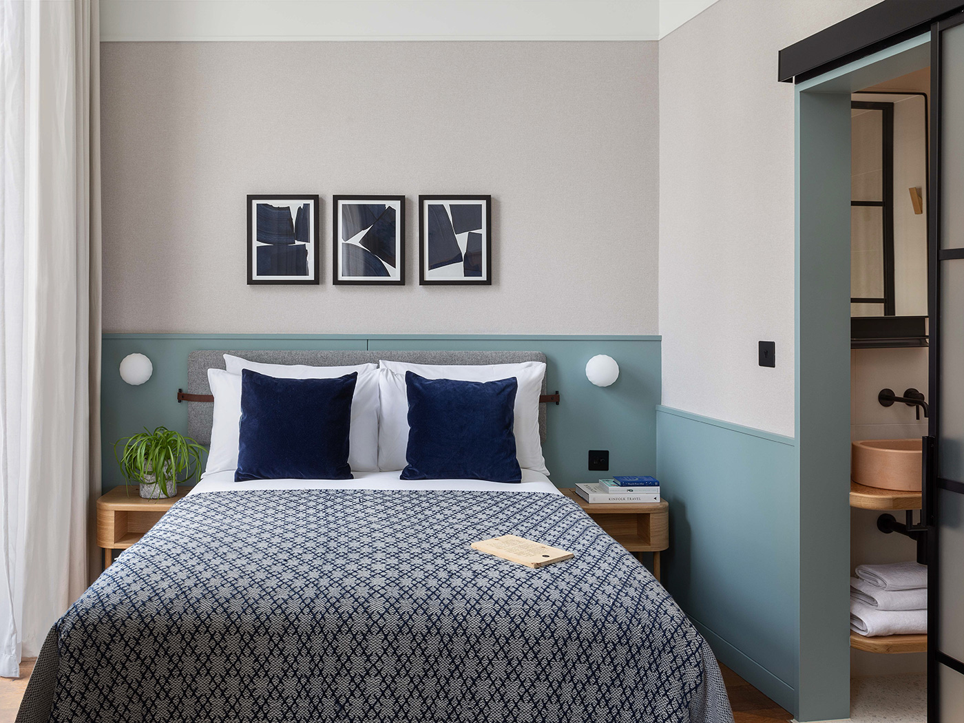 Inhabit Queens Gardens Roomy R 02