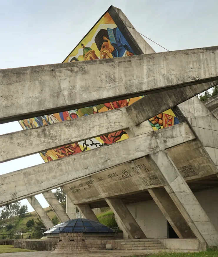 013 BP Quito 20Th Architecture