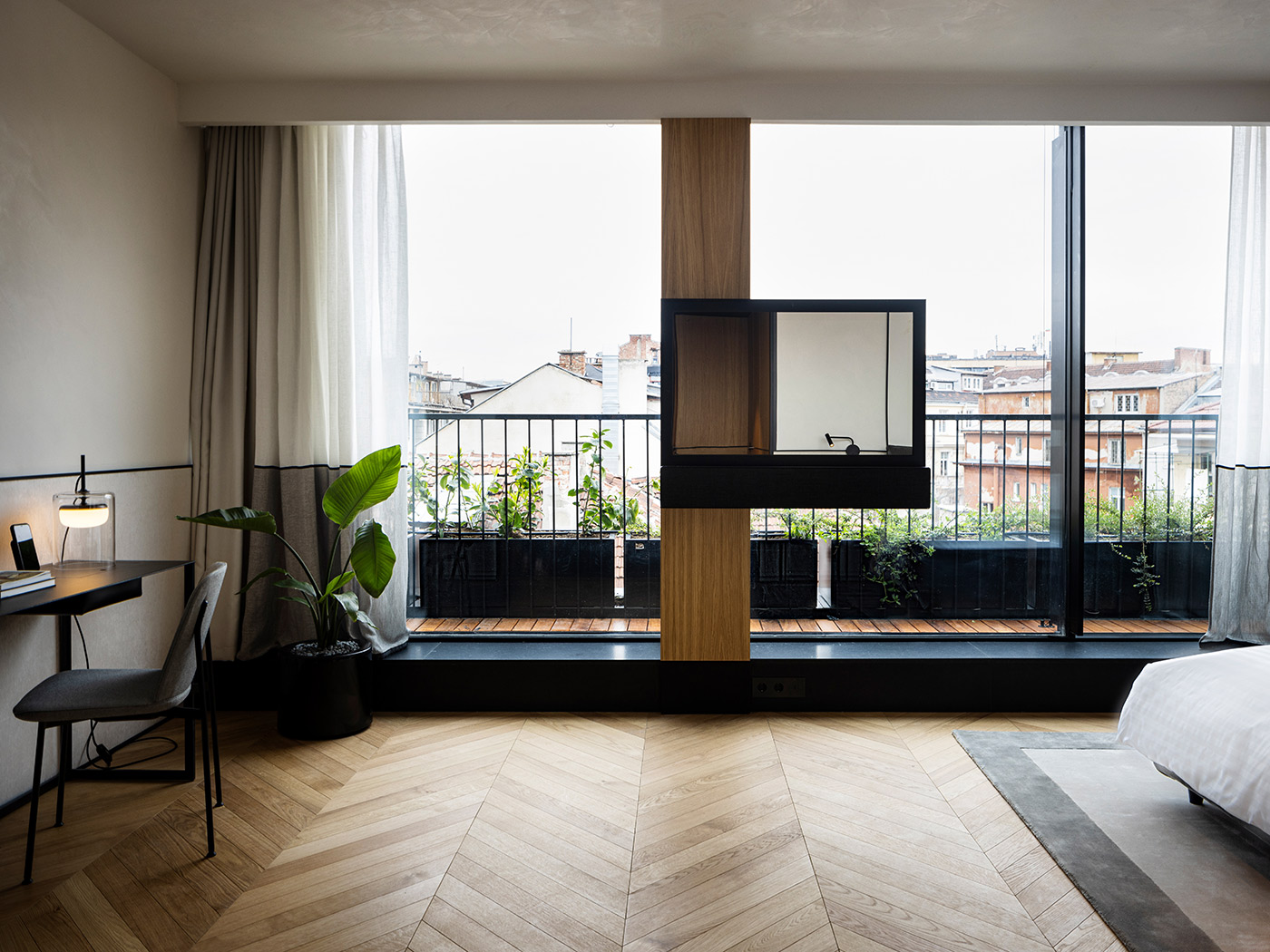 Juno Hotel Sofia Roomy King Sunkissed R 02