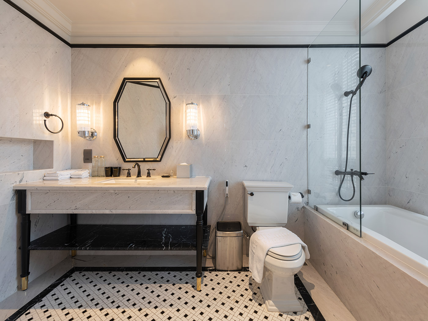 Bach Suites Executive Suite R 08