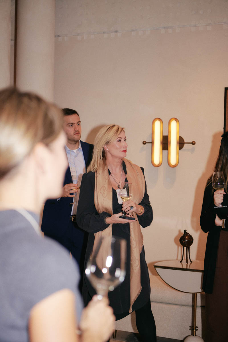 DH SALES23 CE London Apparatus 31