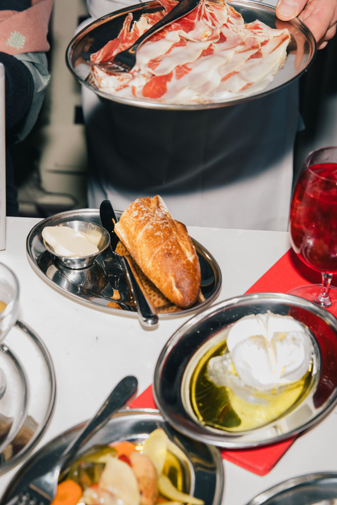 DH SALES24 S Sydney Travelpro 0118