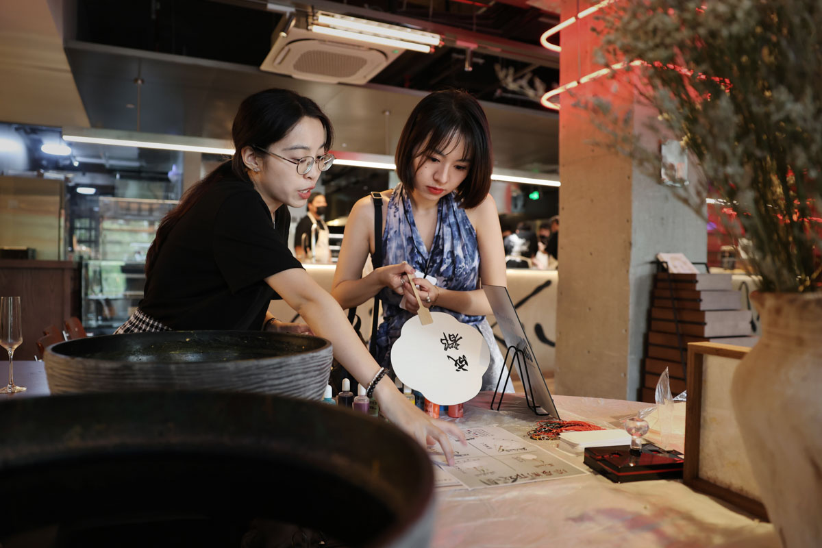 DH24 SALES S Chengdu Travelpro 07