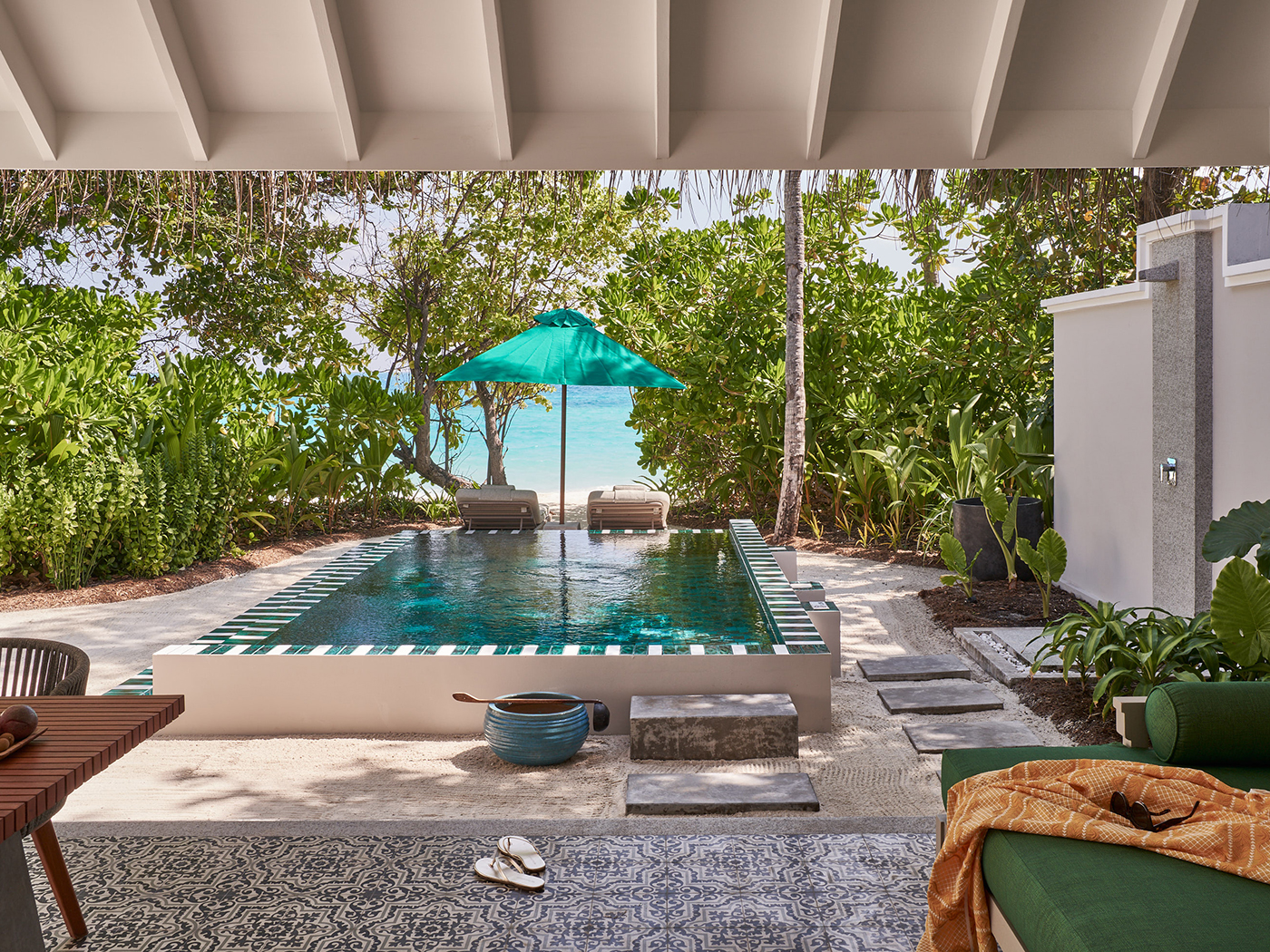 Seaside Finolhu Beach Pool Villa V2 R 02