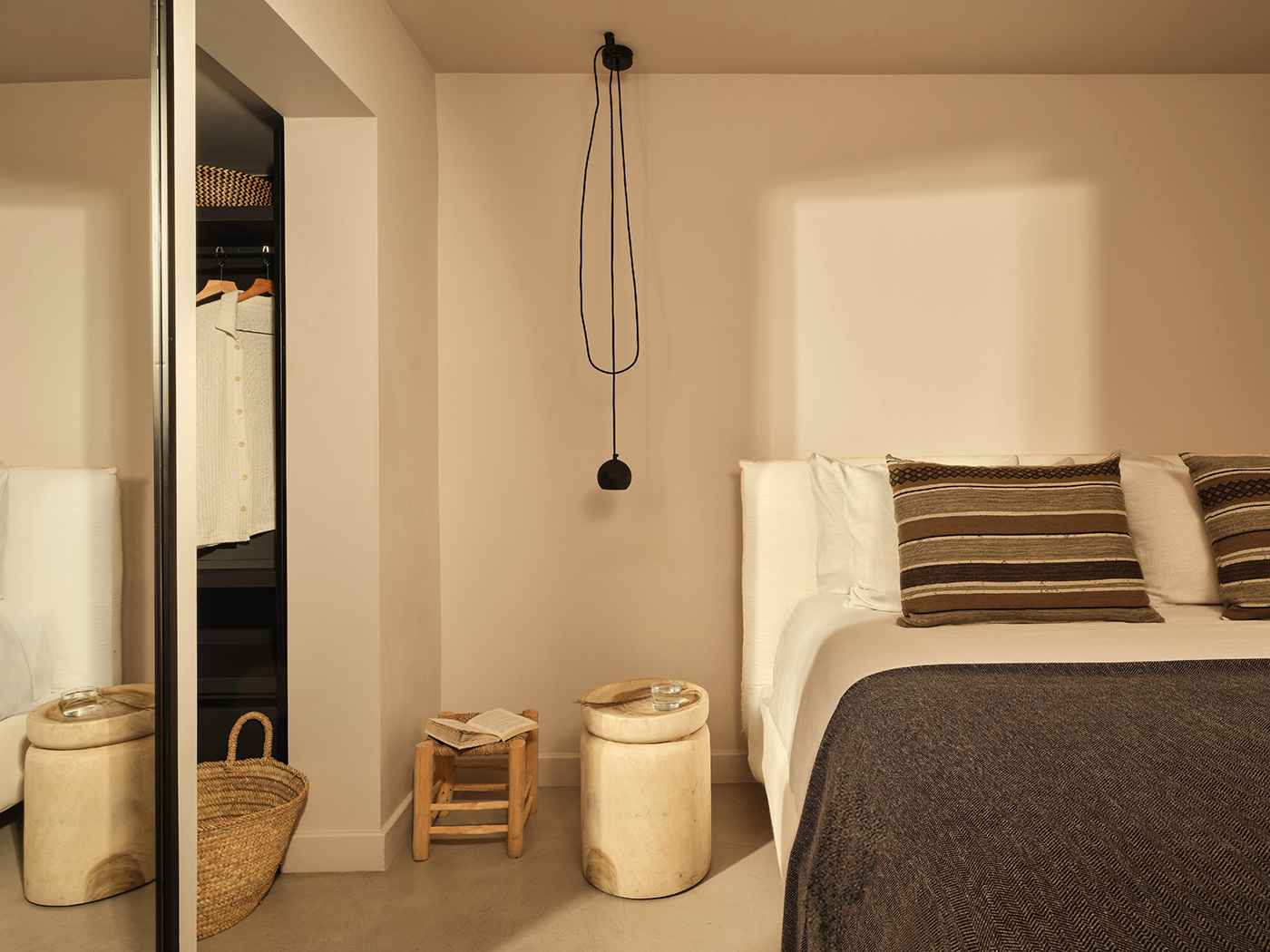 Minos Beach Waterfront Bungalow R 04