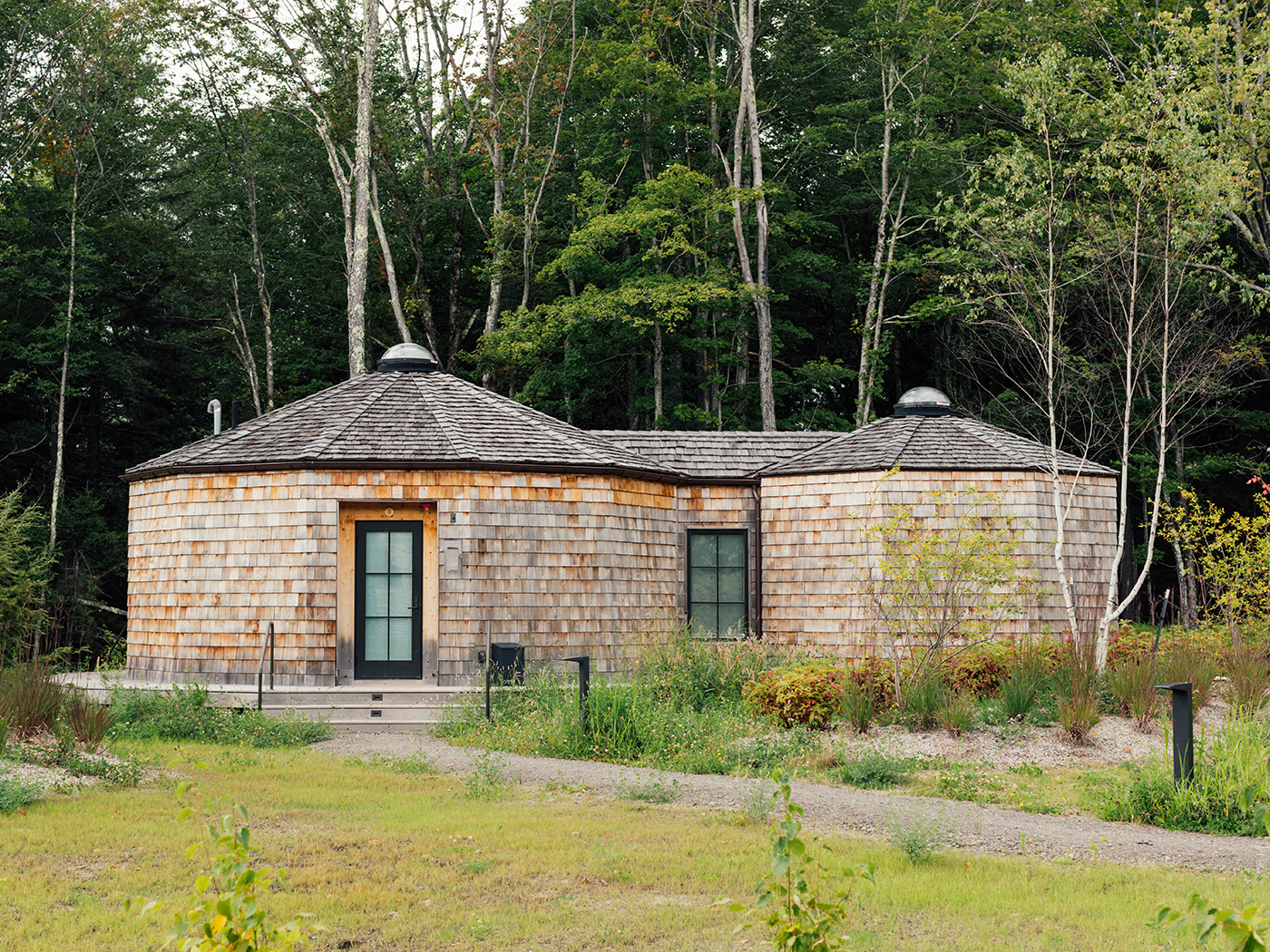 Scribners Catskill Lodge Round Suite Summer R 06