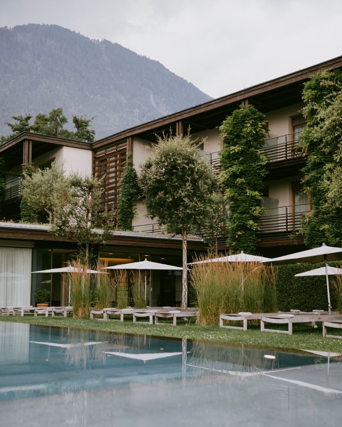 11 Female Wellness Hotel Schwarzschmied Exterior Pool 2