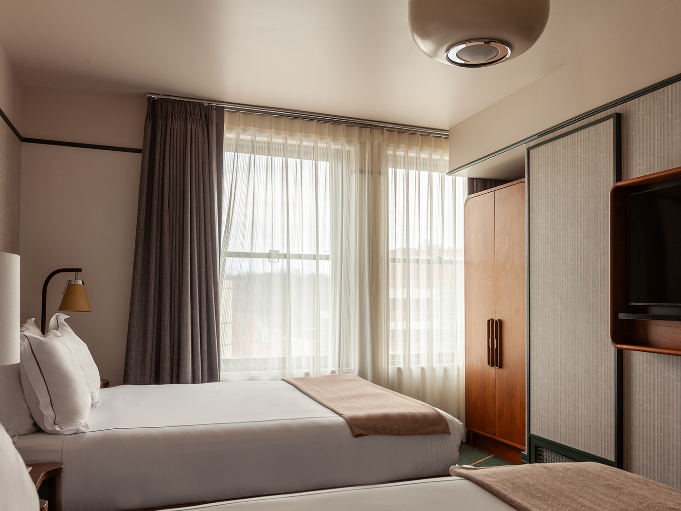 The Flat Iron Hotel Double Queen Suite R 03