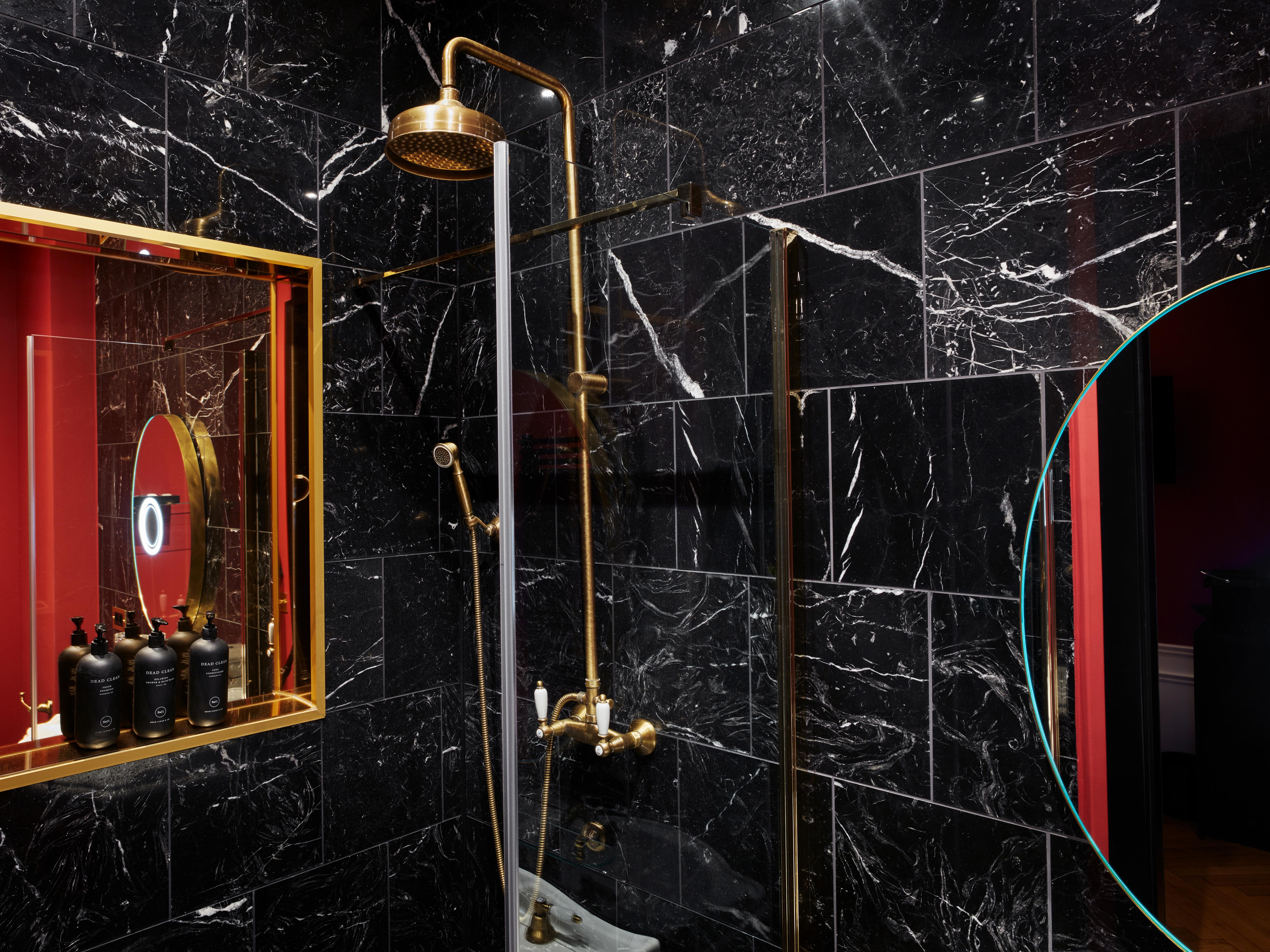 Terrace Suite, Provocateur