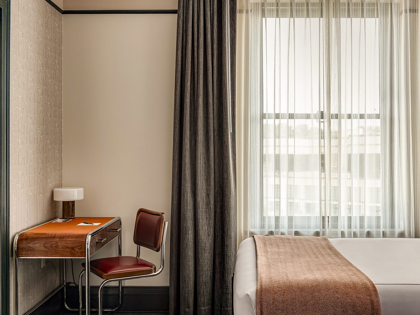 The Flat Iron Hotel Double Queen Ada R 03