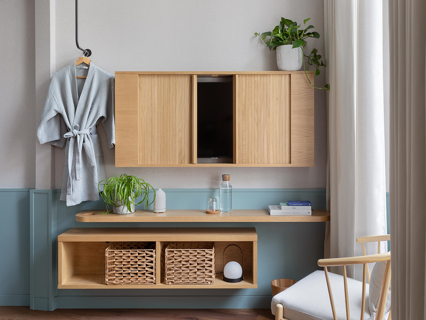 Inhabit Queens Gardens Roomy R 04