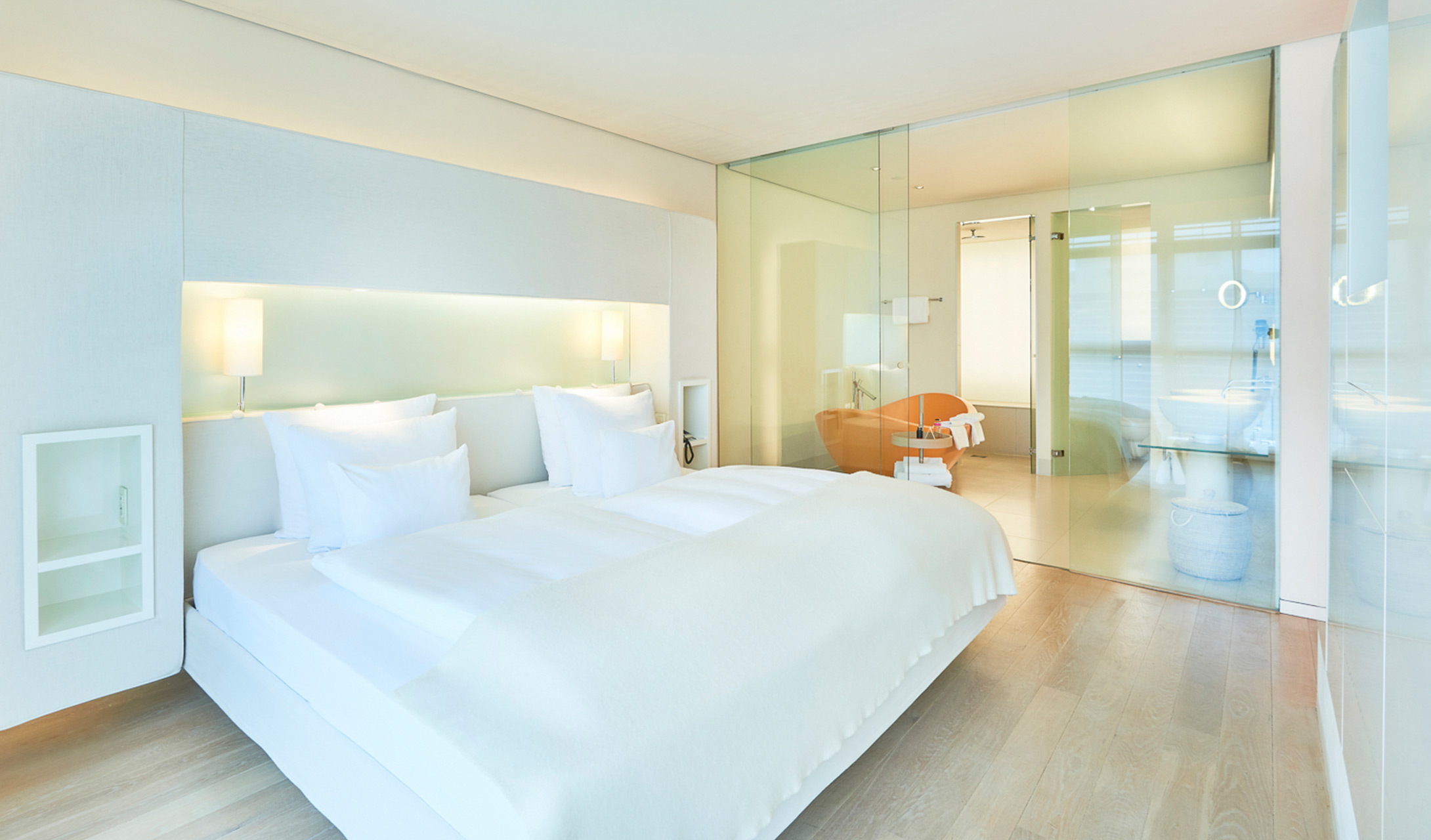 Side Bedroom Bathroom Orange M 18 R