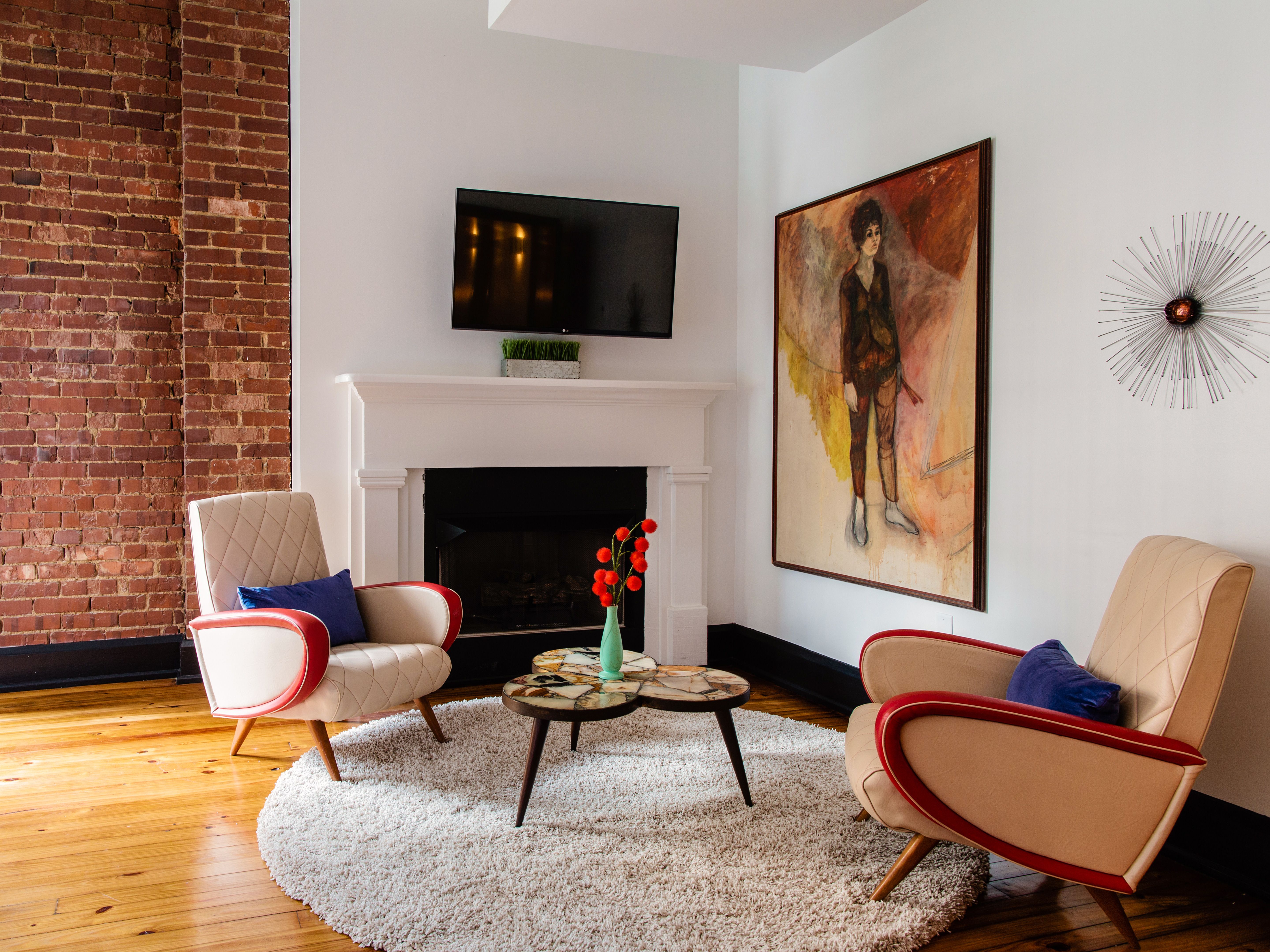 The Dwell The Argyle TV in Chattanooga