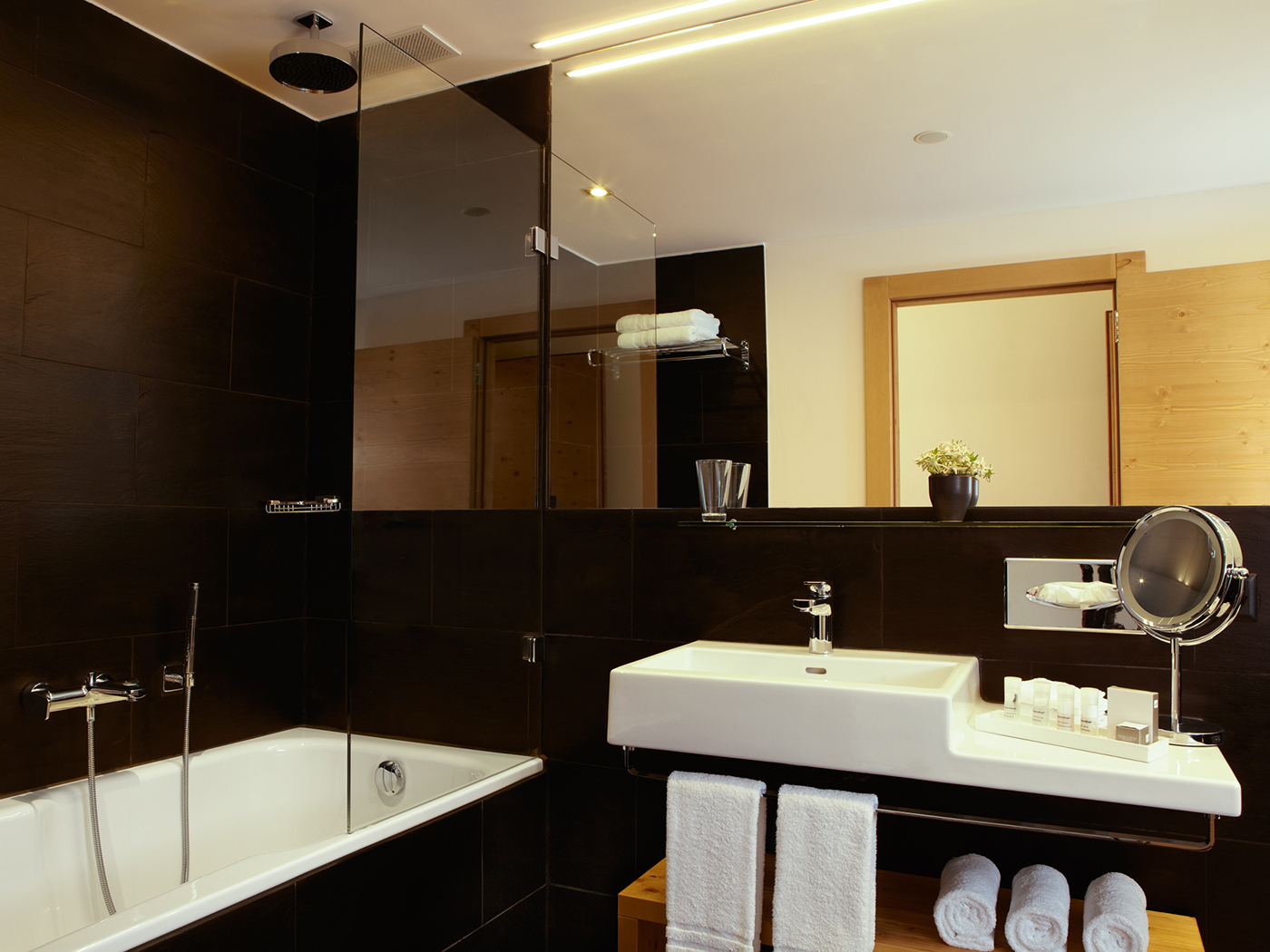 Nira Alpina Corvatsch Room Summer V3 R 04