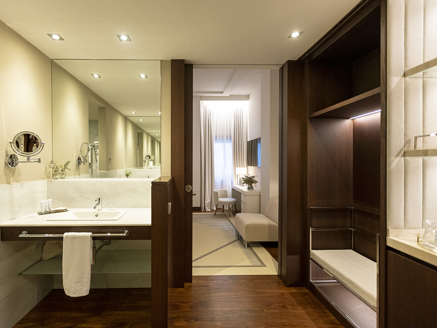 Hospes Amerigo Superior Triple Room V2 R 03