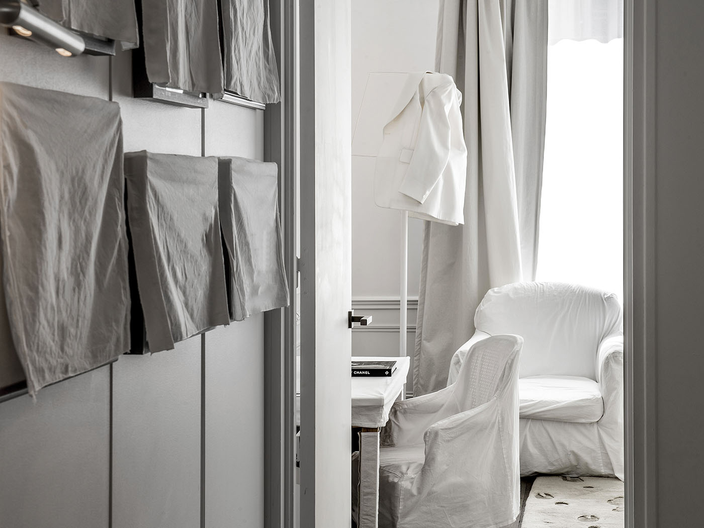 La Maison Champs Elysees White Cover Suite R 03