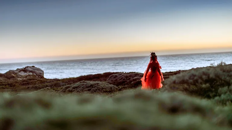 5Cf8cdd97fe84e320d8cb13f Jojo Abot 011