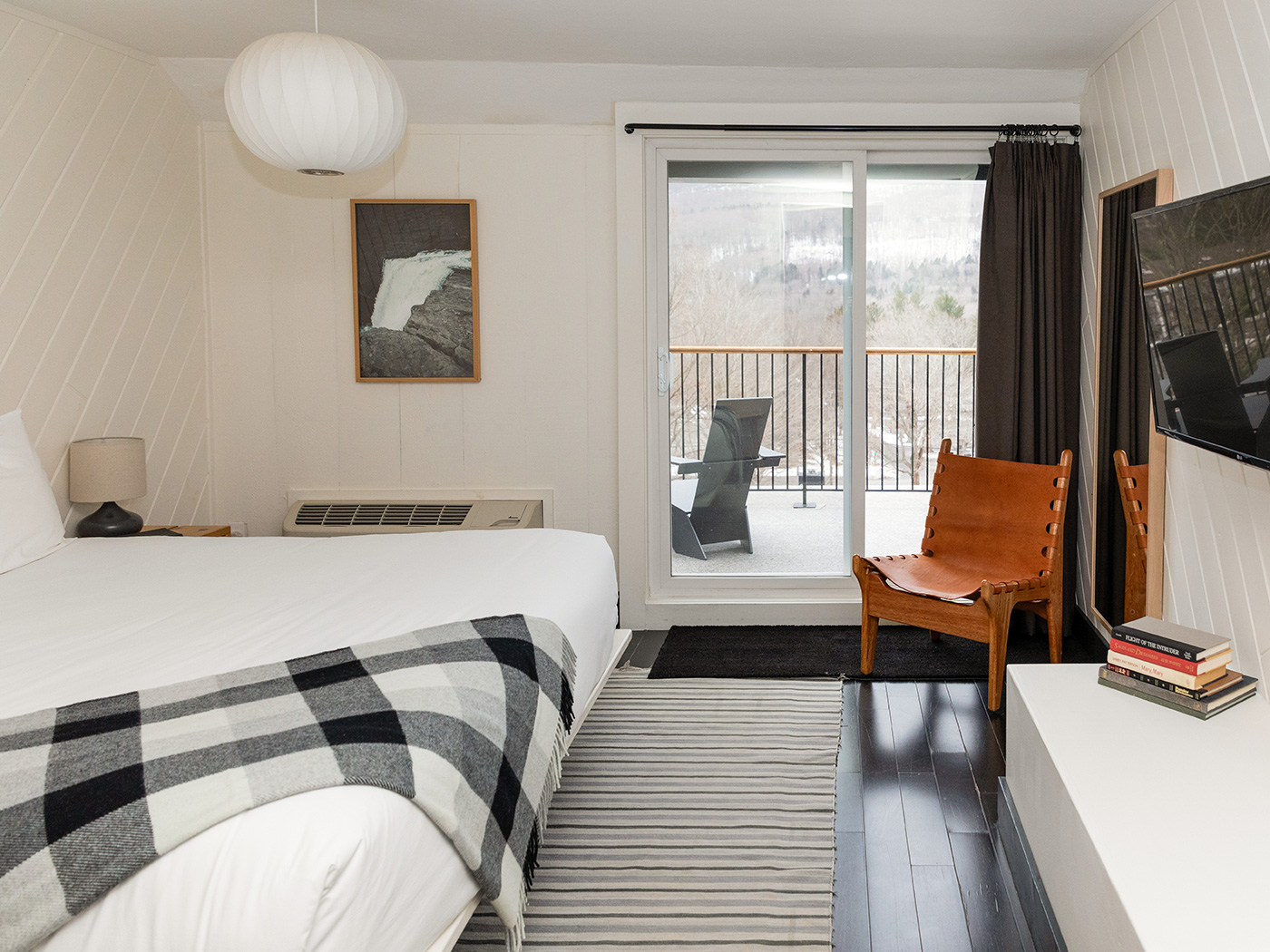 Scribners Catskill Lodge Mountain King R 01