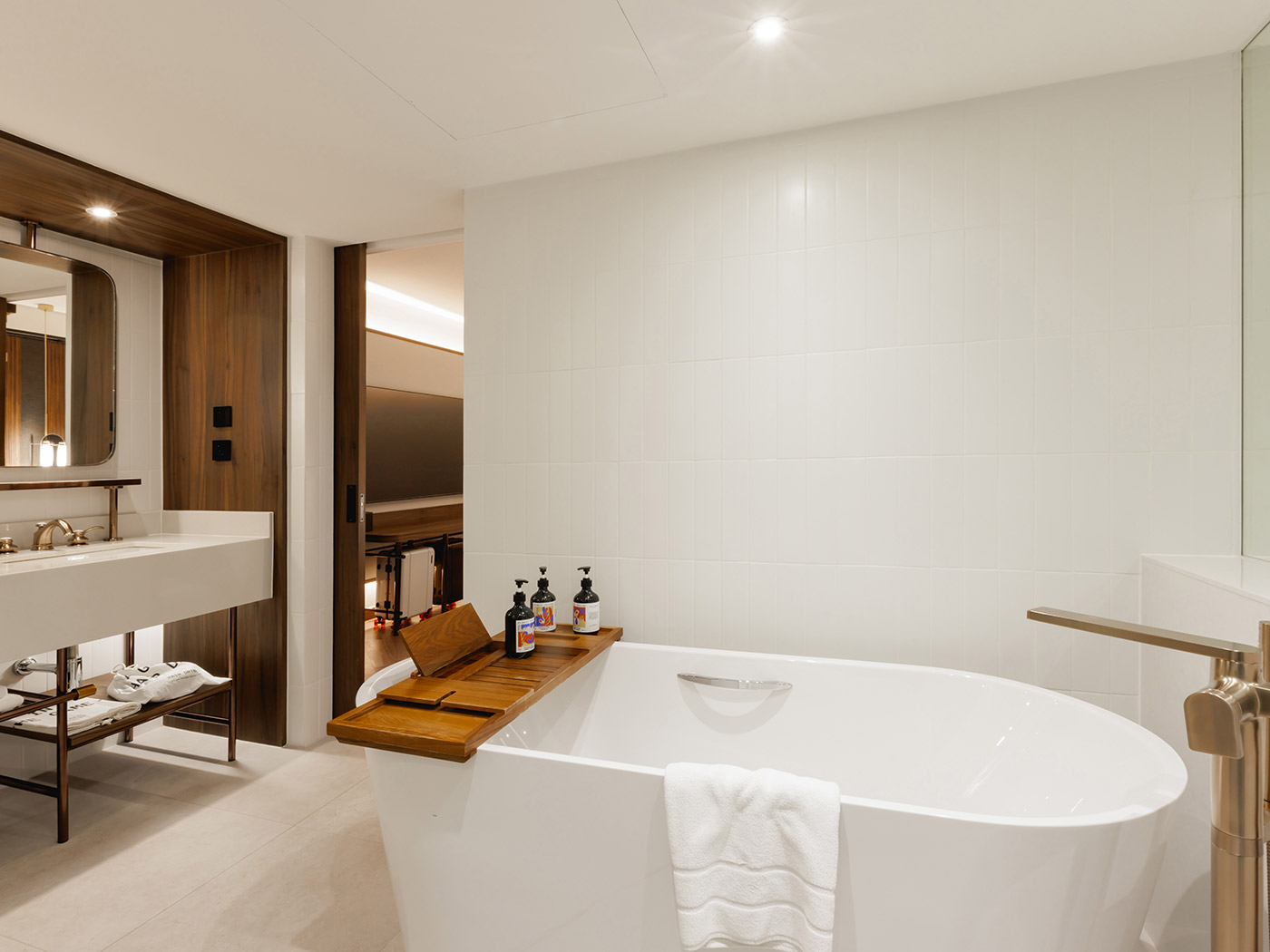 Public House Bangkok One Bedroom Suite R V2 08