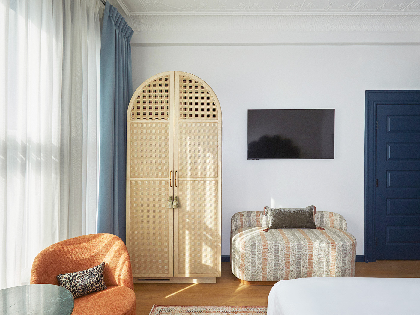 Granger Hotel Courtyard Skyline King R 02