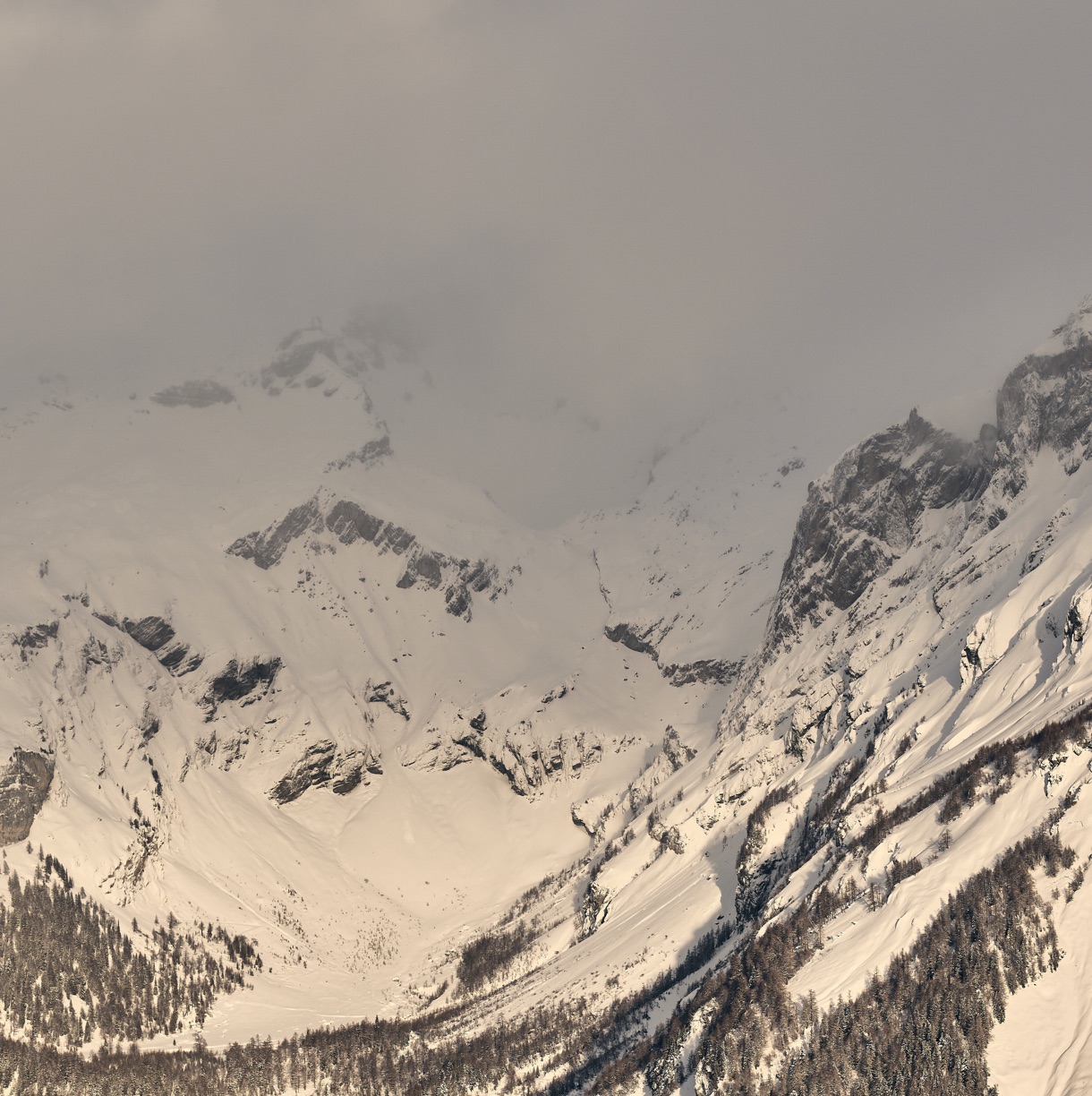 Sustainable Hotel Chetzeron 01