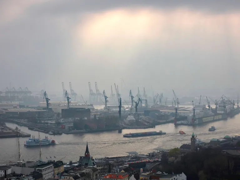 009 Tortue Hamburg Harbour View