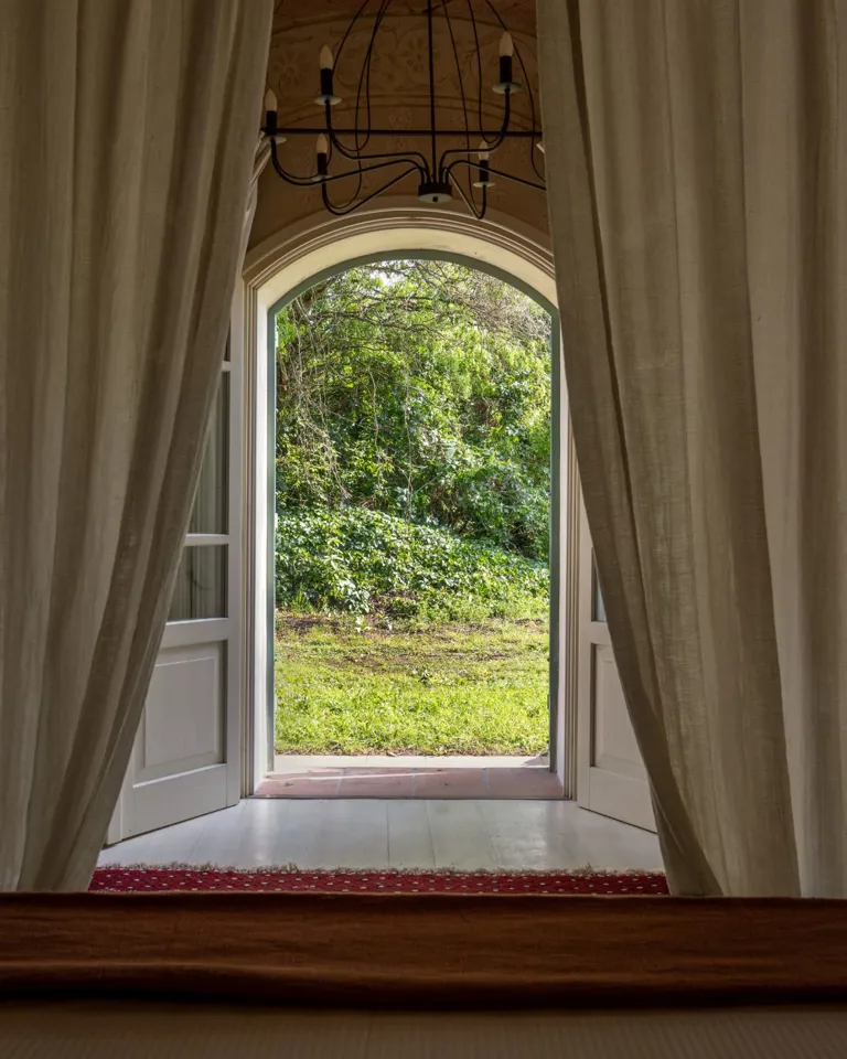 05 DH Sneak Peak Elizabeth Country House Guestroom Garden View