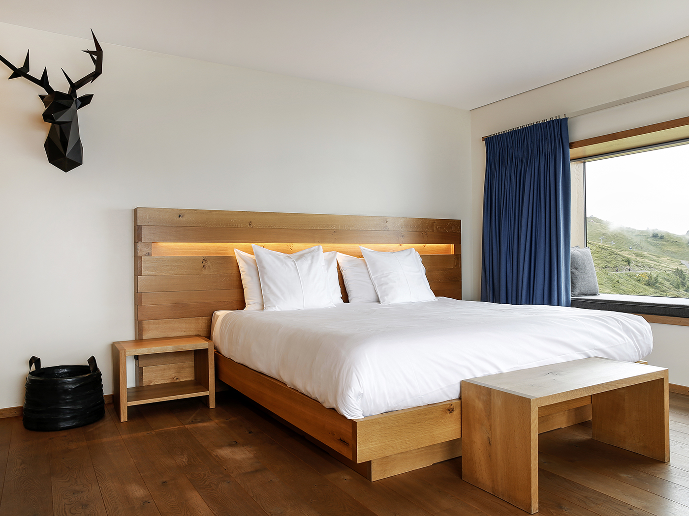 Chetzeron Corner Deluxe R 01