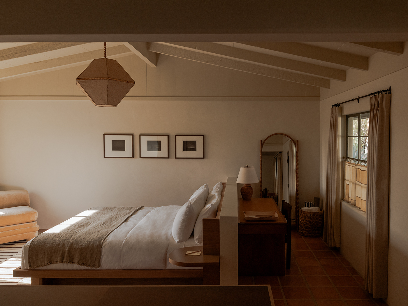 Sunrise Studio King Be 02