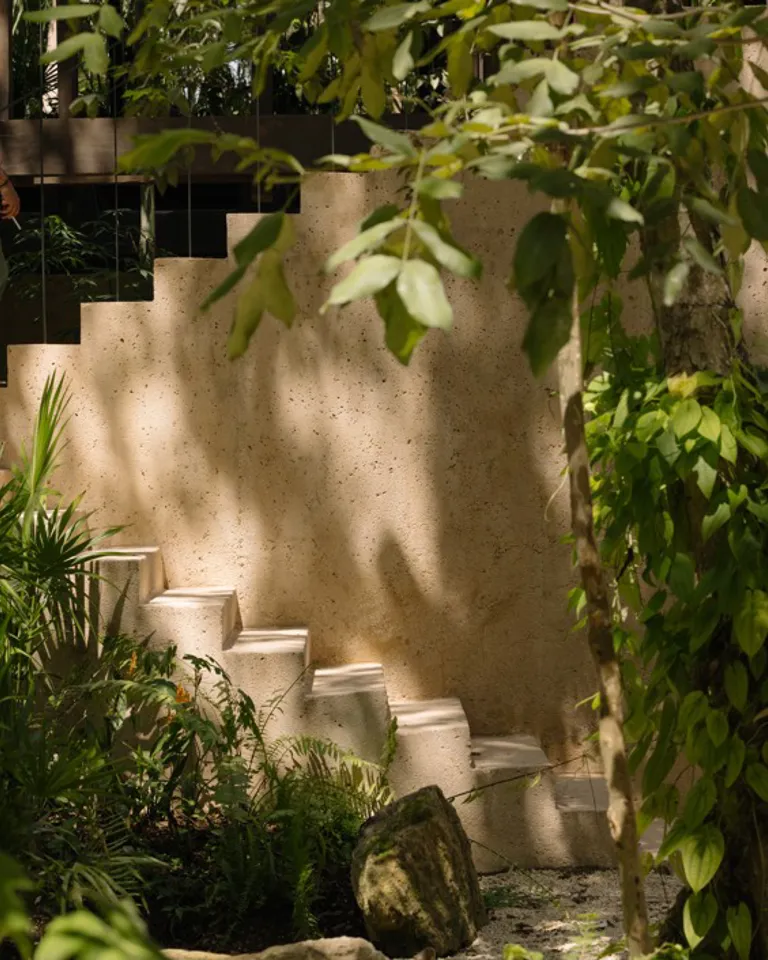 010 Rodrigo Juarez Staircase Treehouse