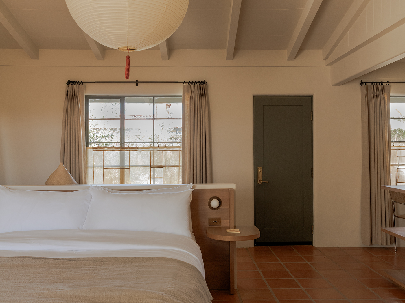 Sunset Deluxe King Be 02