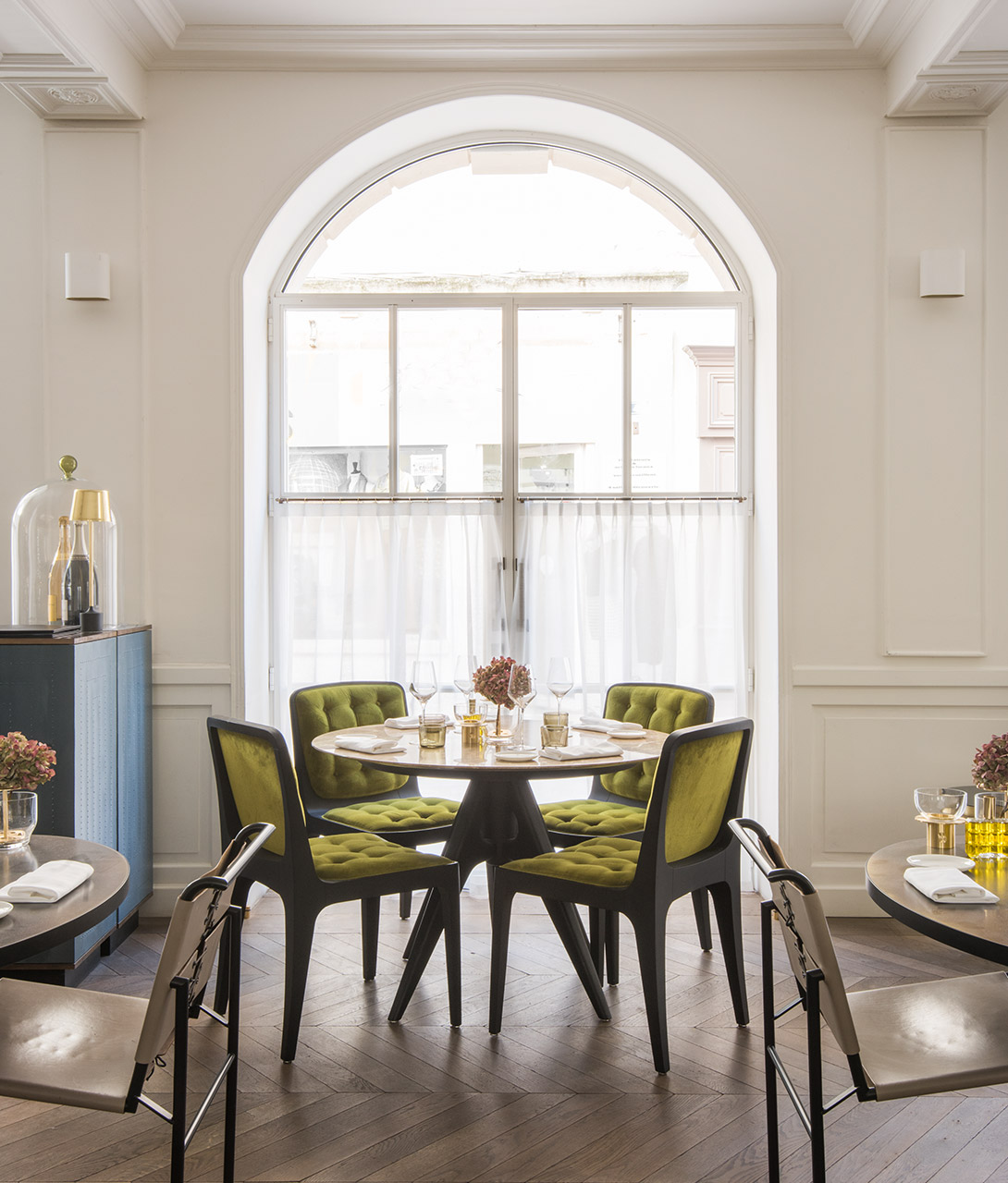 Hotel De Tourrel Restaurant Dining Tables Interior Design K 02 X2 (1)