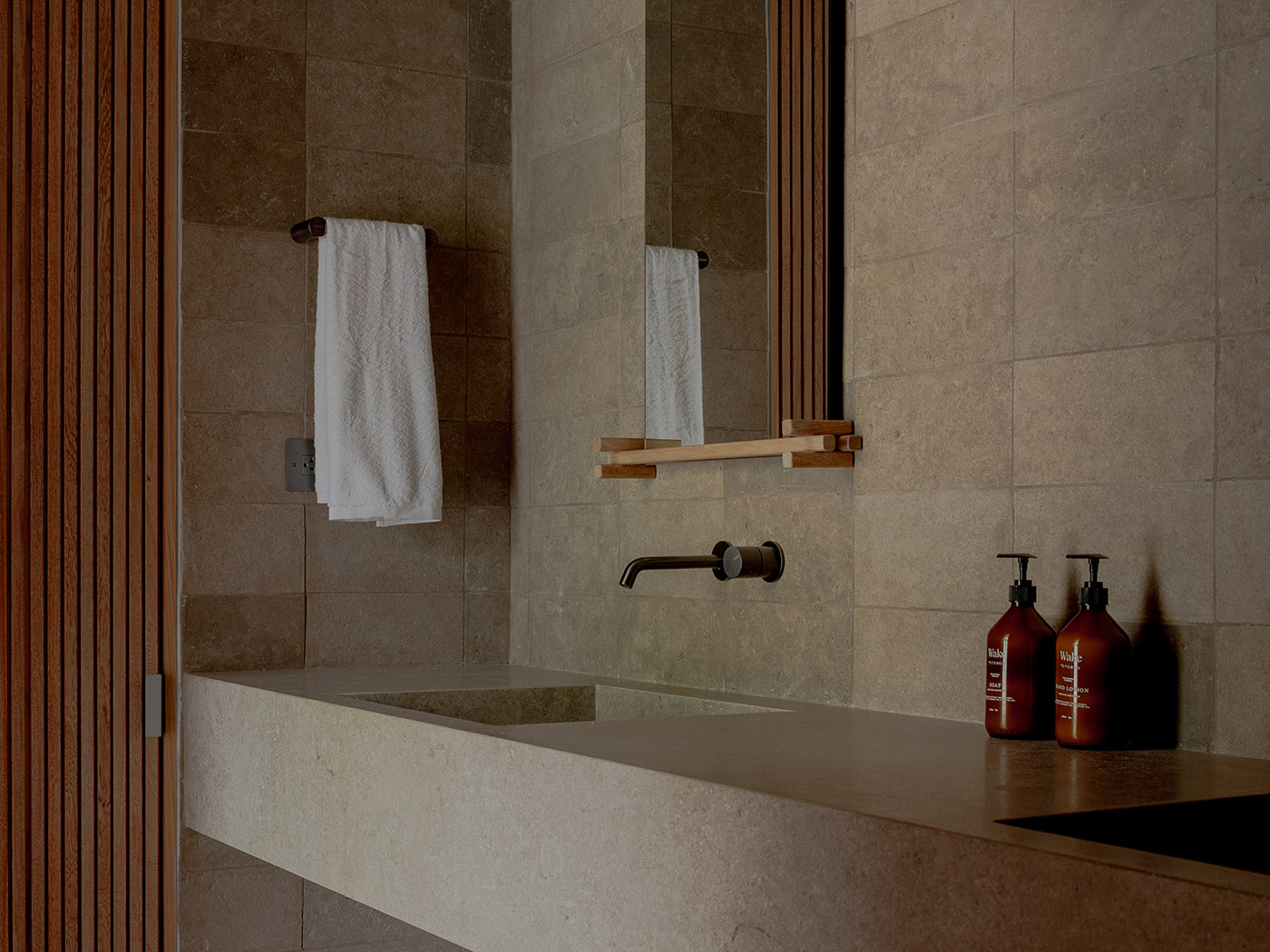 Wake Medellin Awaken Suite R 07