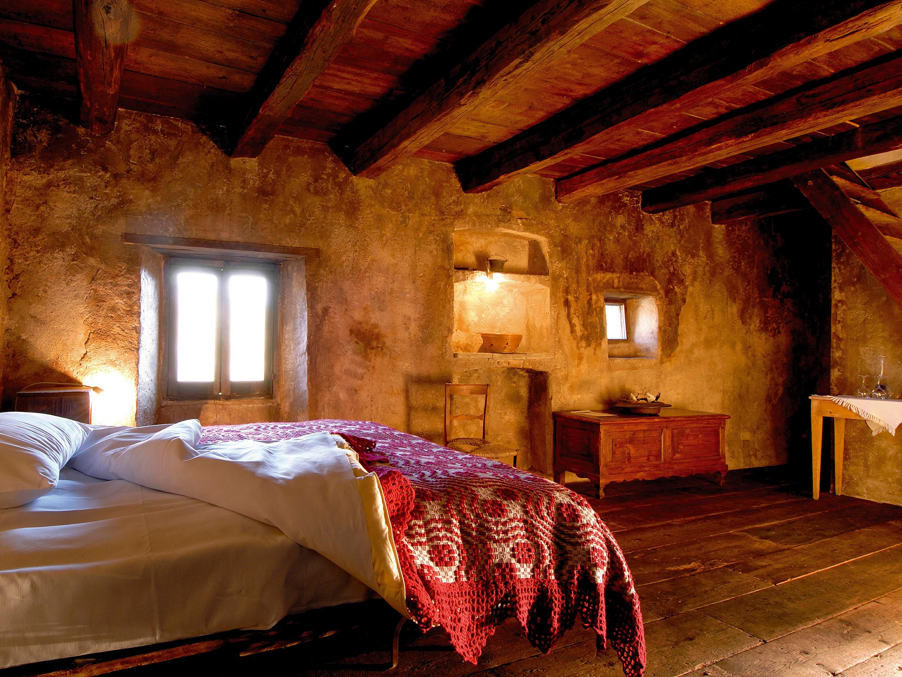 Sextantio Albergo Diffuso Bedsheets in Santa Stefano Di Sessanio