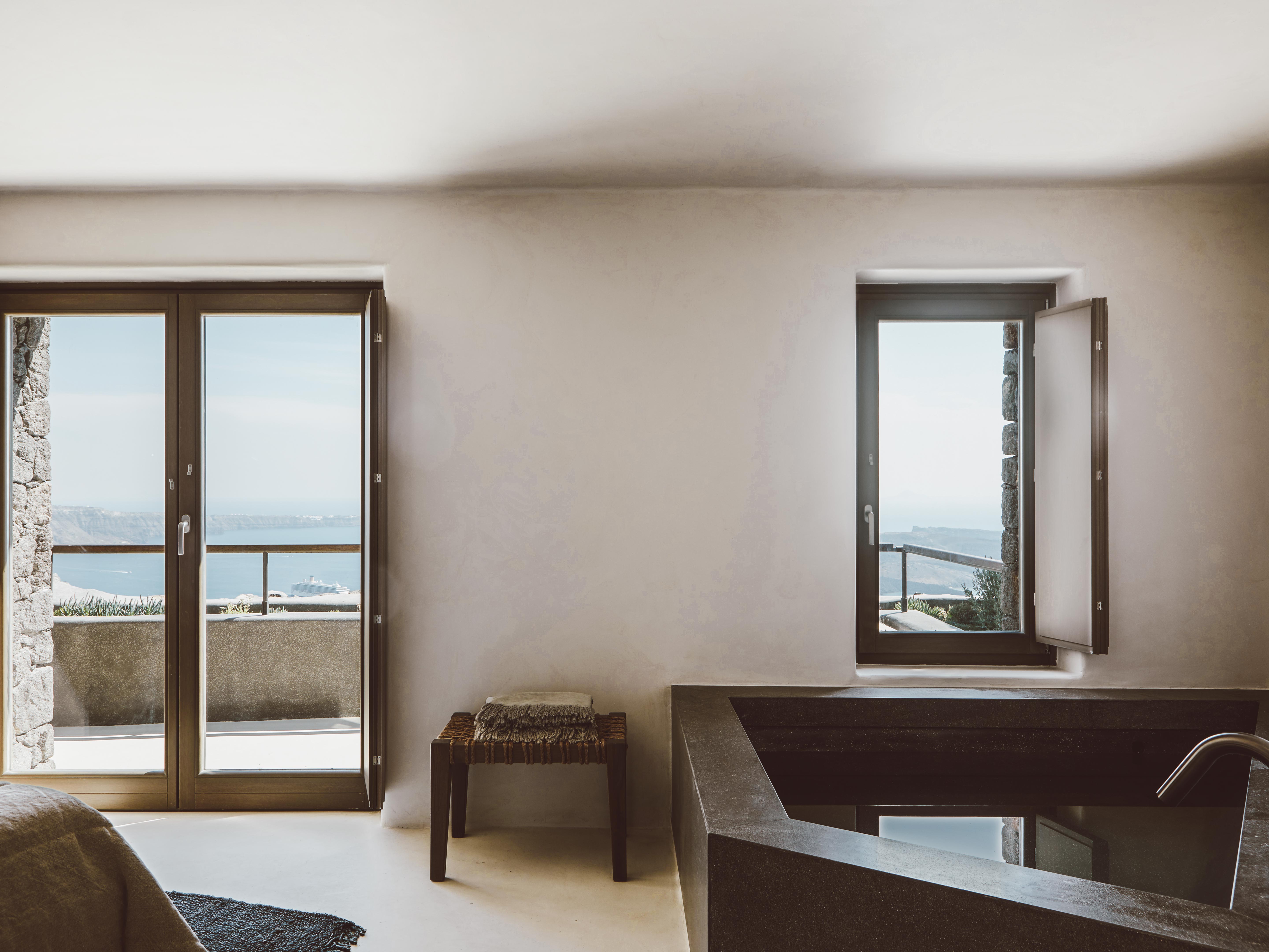 Vora Bathtub on Santorini