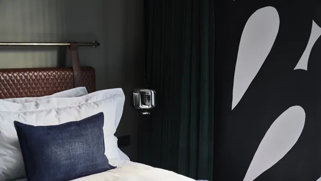 007 Gorgeous George Room Wall David Brits