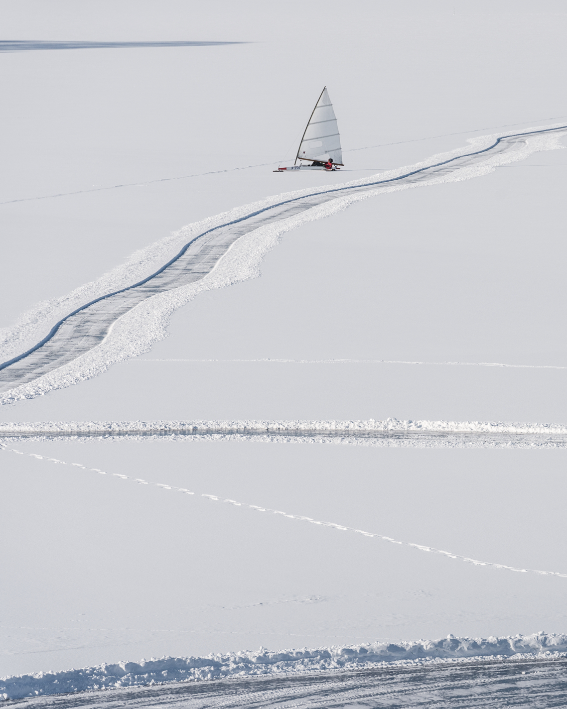 003 Hotel Galery69 Neighborhood Lake Surfing By Winter