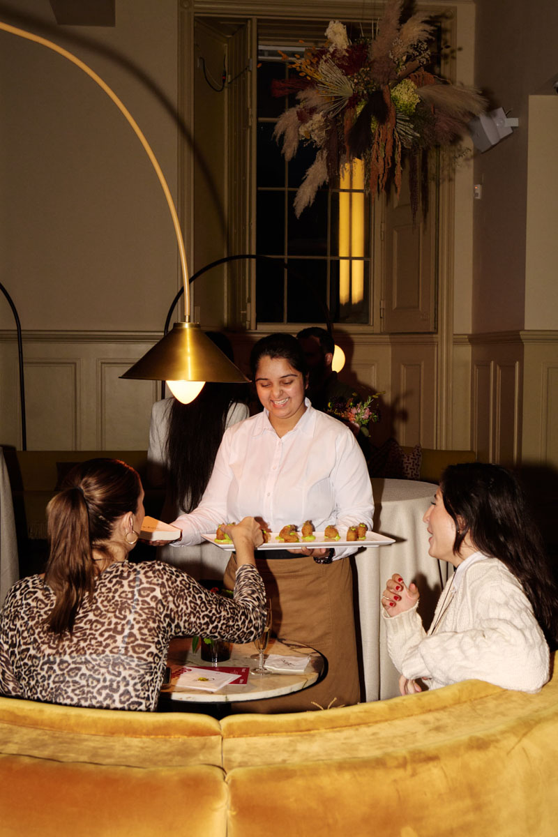 DH24 SALES S London Travelpro 11