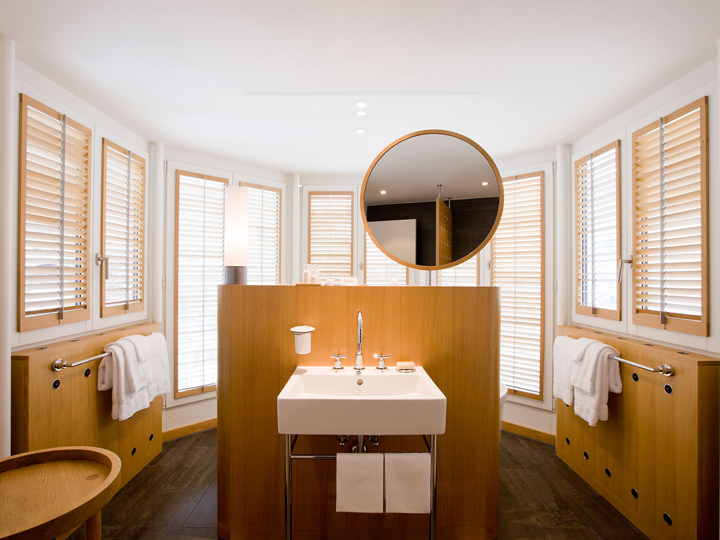 The Omnia Double Mountain Bath R 03