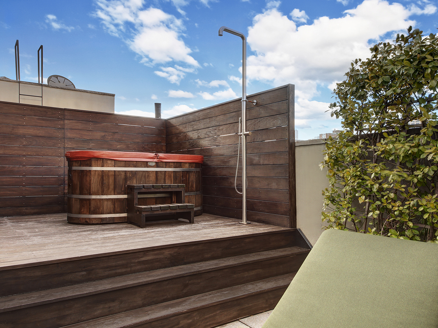 The Moore The Moore Suite R 03