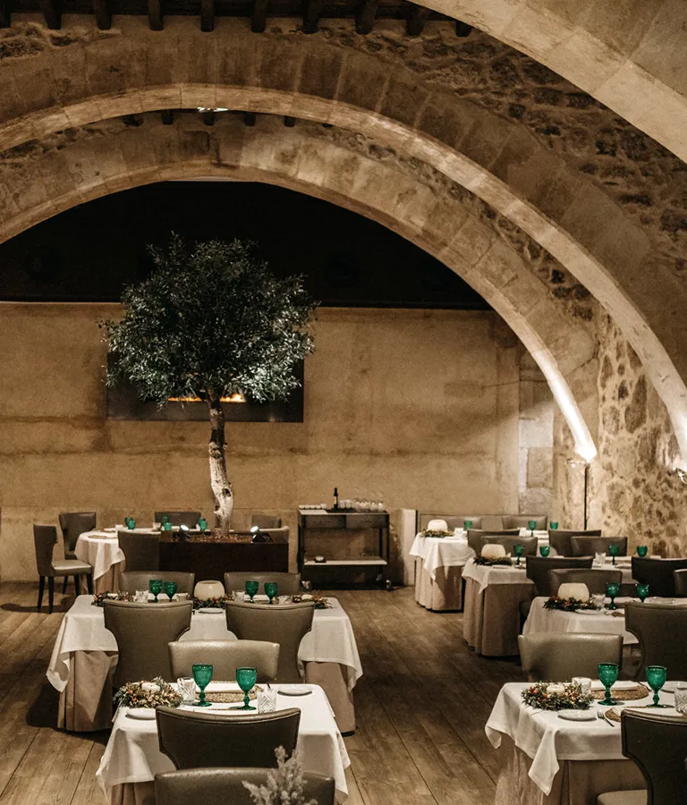 hospes-palacio-de-san-esteban-restaurant-interior-architecture-view-k-02-x2.jpg