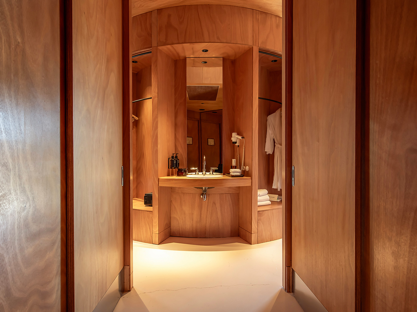 Rooms Batumi Corner Suite R 08