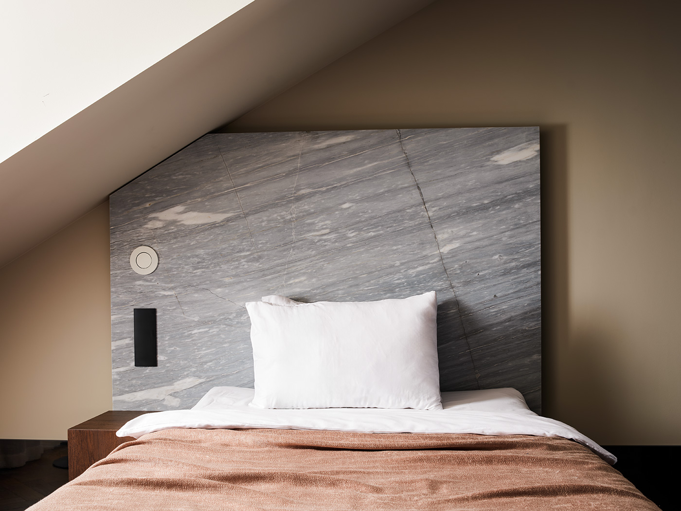 Hotel Reja Attic Single R V2 02