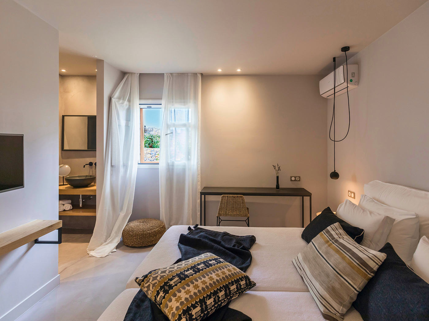 Minos Beach Three Bedroom Waterfront Villa Private Pool V3 R 03