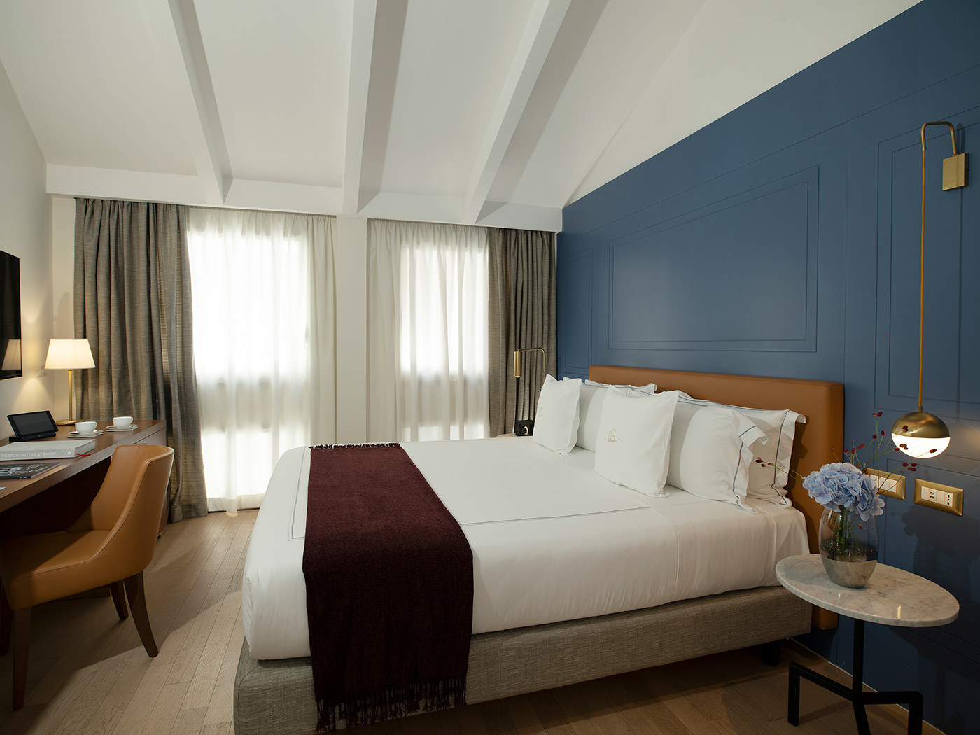 Elizabeth Unique Mansion Initiale R 01