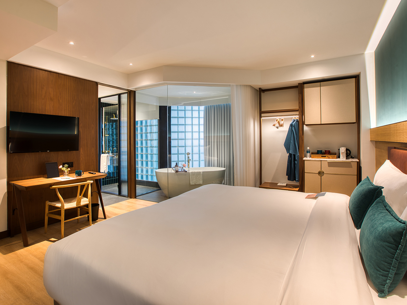 The Luma Palm Marvellous V2 R 01