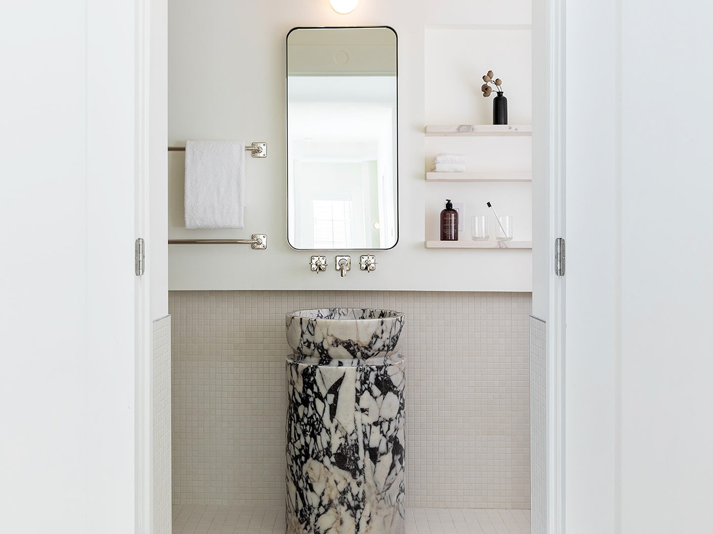 Scribners Catskill Lodge Standard Round R 06